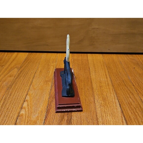 Vintage Cast Iron White Cat Nutcracker On Wooden Base - Picture 4 of 12